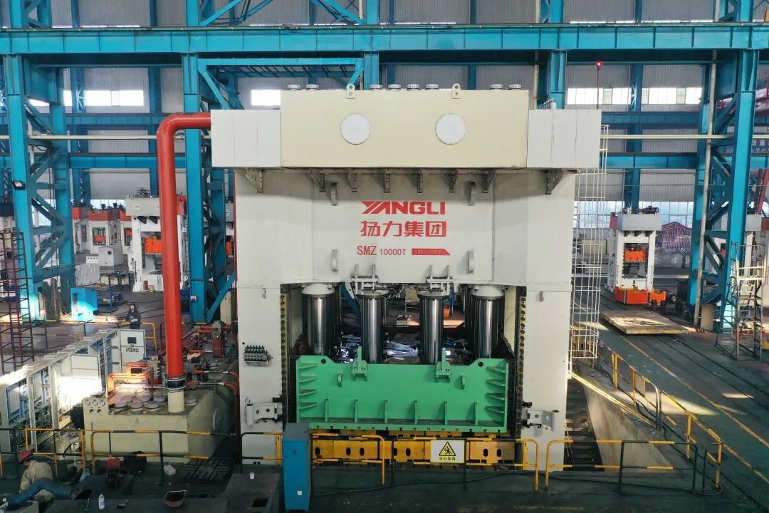 “萬噸級(jí)”專用伺服液壓機(jī),超大噸位液壓裝備 “萬噸級(jí)”專用伺服液壓機(jī),超大噸位液壓裝備